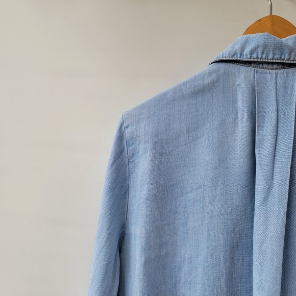 Bella Dahl Chambray Blouse Size Medium Blue Split Back Roll Tab Sleeves Coastal - Picture 14 of 16